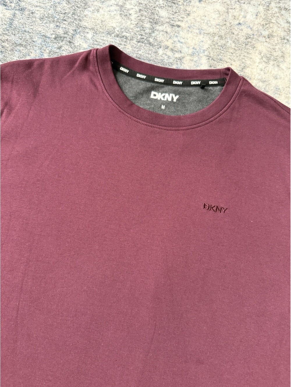 DKNY Mens T Shirt Medium Burgundy Wine Embroidered Logo Crew Neck Cotton Blend
